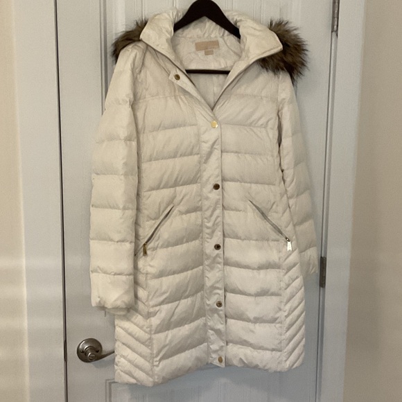 Women's White Puffer Coat with Faux Fur Hood - Picture 1 of 1